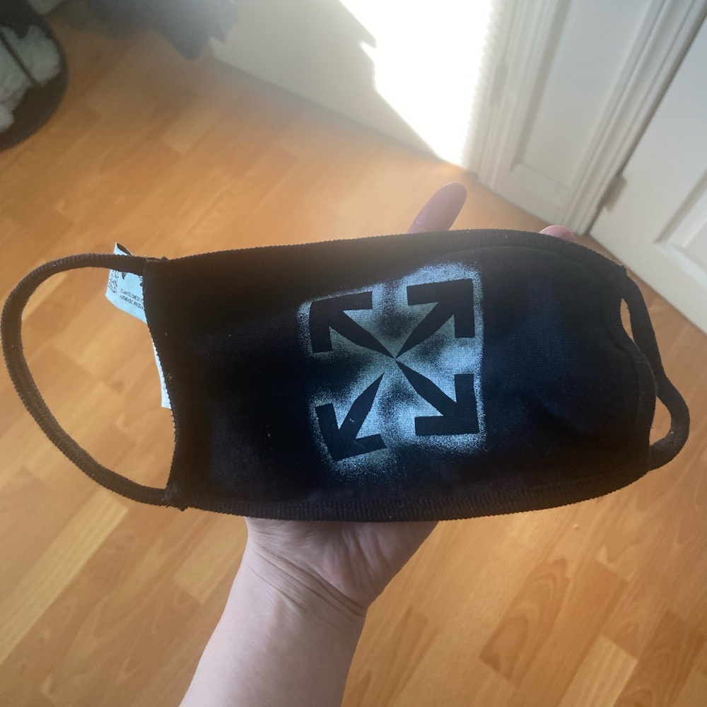 Off-White Black and White Arrow Design Mask
